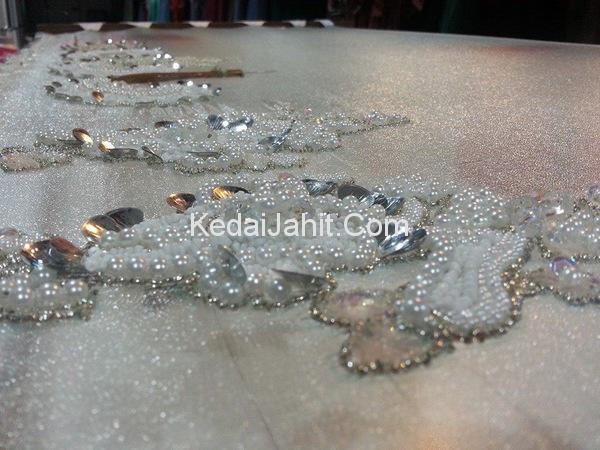 Manik Kelihatan Berkilau walaupun hanya menggunakan mutiara