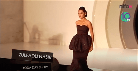 Video pertunjukan fesyen pereka dari malaysia bertemakan Love in Paris